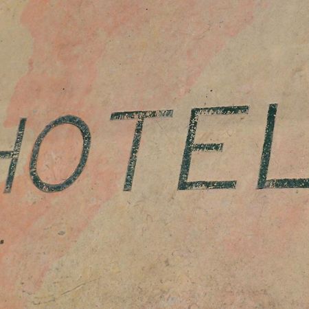 Hotel Du Commerce Pont-Saint-Esprit Eksteriør billede